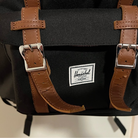 Herschel Little America Backpack - Picture 2 of 12